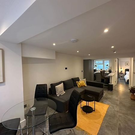 Two Bedroom House In Kilburn London Eksteriør billede
