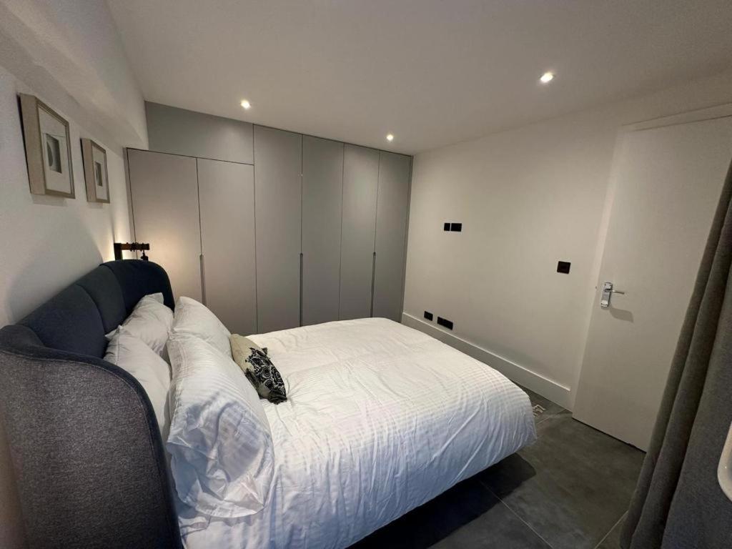 Two Bedroom House In Kilburn London Eksteriør billede