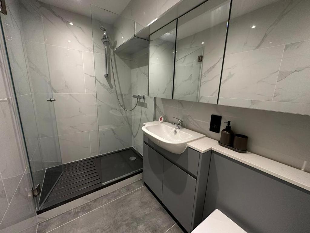 Two Bedroom House In Kilburn London Eksteriør billede
